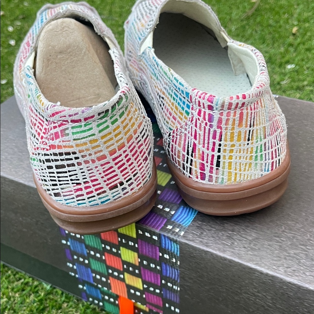 😁 Bernie MEV. Women's Colorful Woven Flats 🥿 Will go with just about anything 😁 - Picture 7 of 11